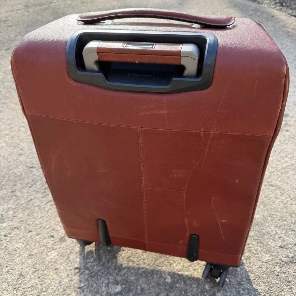 $2,000 Piquadro 100% Leather Antique Brown Carry On Luggage Executive Charging